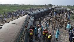 Kereta Api Anjlok di Pakistan, Korban Tewas Jadi 30 Orang 