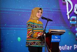 Jubir Menteri Investasi Tina Talisa Raih Penghargaan Popular PR Person Awards 