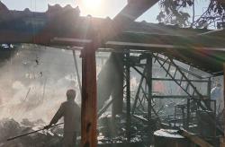 Gegara Bakar Sampah, Gudang Bengkel Berikut 9 Motor Ludes Terbakar
