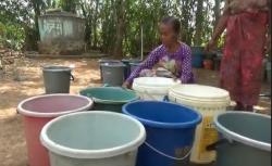 Kekeringan, Warga Bondowoso Harus Jalan Kaki ke Gunung Tiap Hari Demi 3 Ember Air Bersih 