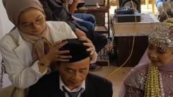 Viral Pria Paruh Baya Nikahi Sahabat Anaknya, Netizen: Pasti Ketemunya Pas Main ke Rumah