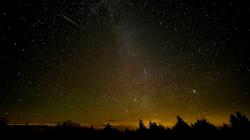 5 Berita Populer: Puncak Hujan Meteor hingga Viral Mobil Dinas Lindas Jalan Dicor