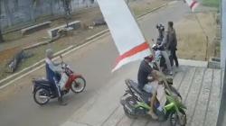 Kesal Tak Diberi Uang Lomba 17 Agustus, 4 Warga Rusak Pintu Pagar Rumah Dokter<