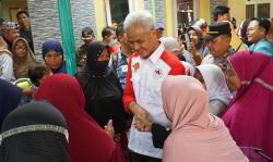  Senyum Semringah Warga Brebes Dapat Kejutan HUT ke-78 Jateng dari Ganjar Pranowo