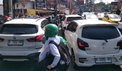 Ribuan Kendaraan Terjebak Macet Parah di Kawasan Undip Tembalang Semarang