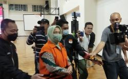 KPK Tahan Tersangka Korupsi Cukai Rokok di Tanjung Pinang Kepri