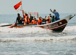 Foto-Foto Ganjar Luncurkan Perahu Listrik di Cilacap, Bantu Nelayan Hemat Pengeluaran