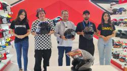 JP Industries Rilis Helm Baru di GIIAS 2023, Kacanya Bisa Gelap saat Terkena Sinar Matahari