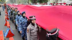 Ridwan Kamil Buka Kegiatan Kirab Bendera Merah Putih Raksasa di Kota Bogor<