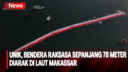 Perayaan HUT RI Ke-78 Tahun dengan Mengarak Bendera Merah Putih di Laut