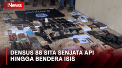 Densus 88 Sita Senjata Api hingga Bendera ISIS dalam Penggeledahan Rumah Terduga Teroris di Bekasi