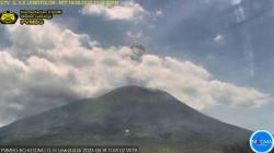 Gunung Ile Lewotolok di NTT Erupsi, Tinggi Kolom Abu 700 Meter di Atas Puncak<