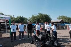 Pegadaian bersama Masyarakat Kumpulkan 708 Kg Sampah di Pantai Tanjung Bayang