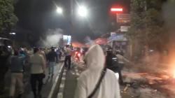 Bayi 8 Bulan di Dago Elos Terkena Gas Air Mata saat Massa Bentrok dengan Polisi