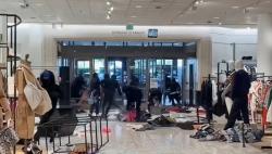 Nekat! 50 Pencuri Rampok Toko dalam Mal Sore Hari, Gasak Barang-Barang Rp1,5 Miliar