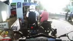 Viral Pengendara Motor Geram saat Emak-emak Serobot Antrean di SPBU Banjarnegara