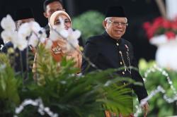 Senyum Wapres Ma'ruf Amin Berbalut Pakaian Adat Betawi