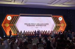 Pemkab Batanghari Raih Penghargaan Tenaga Kesehatan Teladan dari Kemenkes <