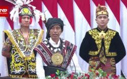 Presiden Jokowi Pakai Baju Adat Tanimbar Maluku, Istana: Ada Pesan Persatuan