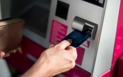 Layanan Bank Irlandia Error, Warga Bisa Tarik Uang di ATM Tanpa Saldo