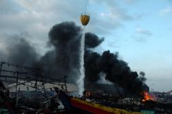 Helikopter Water Bombing Bantu Padamkan Kebakaran Kapal Nelayan 