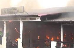 Korsleting Listrik, Bangunan Kafe dan Laundry di Padang Ludes Terbakar<