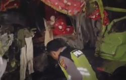Kecelakaan Karambol 2 Dump Truk dan Motor di Bangkalan, 1 Luka-Luka
