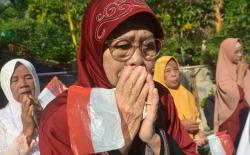 Cerita Santri Lansia Ikut Upacara HUT ke-78 RI, Terharu hingga Terkenang Perjuangan Masa Sulit 