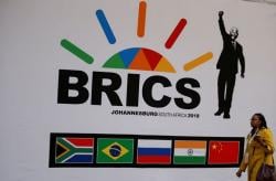 BRICS Siapkan Mata Uang Pengganti Dolar AS, Ekonom: Ide Konyol!