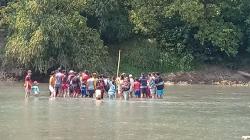 Viral Jasad Pria Tersangkut Batang Kayu di Sungai Cibuni Sukabumi<