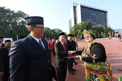 Dua Perwira Terbaik Pertamina Raih Satyalancana Wira Karya dari Presiden RI