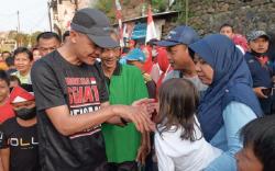 Ganjar Pranowo Jalan Sehat Bersama Warga Gajahmungkur, Pamitan setelah Bertetangga 10 Tahun<
