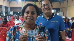 Senang Dapat KTA Berasuransi Partai Perindo, Warga Flores Timur Siap Dukung Karolus<