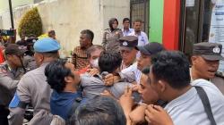 Kericuhan Eksekusi Lahan di Medan, Petugas Juru Sita Dilempari Kotoran Manusia<