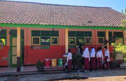 Bangunan SDN Semuten Bantul Rusak Parah, Atap dan Dinding Nyaris Ambrol<