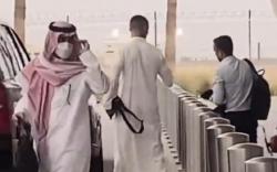 Viral! Cristiano Ronaldo Keluyuran di Arab Saudi Pakai Gamis