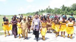 Kapolda Papua Irjen Pol Mathius Fakhiri Kunjungi Sarmi, Disambut Tarian Adat<
