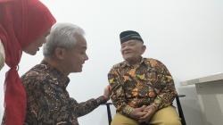 Ganjar Pranowo Beri Hadiah Manis untuk Orang Tua Sahabat saat Resmikan Bank Jateng di Jogja