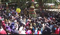 Tradisi Buka Luwur, Ribuan Peziarah Berebut Gunungan di Makam Syech Maulana Ibrahim Maghribi