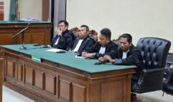 Hakim Minta Bupati Bangkalan Ra Latif Kembalikan Rp9,7 Miliar, Pengacara: Itu Kan Uang Pribadi <
