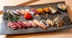 Sushi Termahal di Dunia Bertaburan Emas, Penasaran Rasanya?
