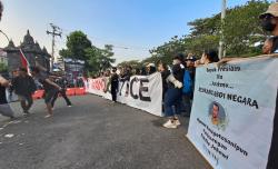Pengungkapan Pembunuhan ASN Pemkot Semarang Lamban, Massa Lintas Agama Demo di Polda Jateng <