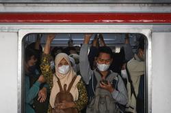 Warga Beraktivitas di Jakarta Diimbau Pakai Masker Antisipasi Dampak Polusi Udara 