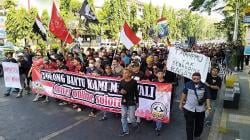  Ratusan Driver Taksi Online Demo Minta Gibran Upayakan Kenaikan Tarif<