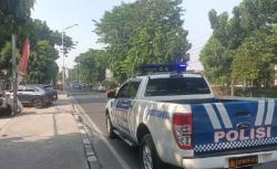 Polisi Kerahkan ETLE Mobile di Jalan Raya Lenteng Agung, Pemotor Lawan Arah Tak Terlihat