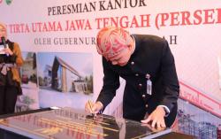 Jelang Purnatugas, Ganjar Tetap Genjot Kualitas Layanan Air Bersih untuk Masyarakat Jateng