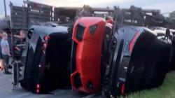9 Supercar Seharga Rp19 Miliar Terguling saat Diangkut Truk, Pemilik Nangis