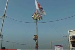 Bangun Kebersamaan, DPW Partai Perindo Jateng Gelar Lomba Panjat Pinang di Kendal