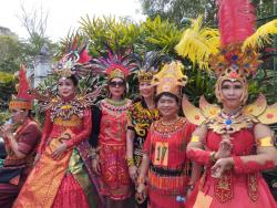 Keindahan Parade Budaya Merah Putih, Pamerkan Busana Adat dari Sabang hingga Merauke 