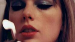 Lirik Lagu Snow On The Beach - Taylor Swift dan Terjemahan, Ceritakan tentang Koneksi Penuh Misteri